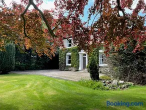 4 Bed-FreeWiFi-Sleeps 8-CarCharger - Image 1