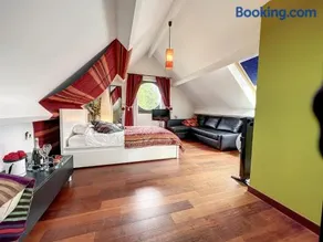 Suite de luxe avec espace salon et balnéo à la campagne - Image 5
