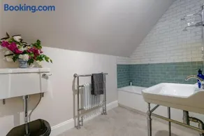 Gardener's Cottage - Image 4