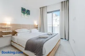 Finikoudes Beachside Retreat - Image 3
