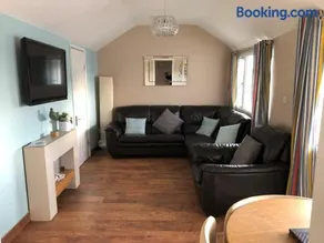 Seabirds - 3 bed chalet, dog friendly, Bridlington - Image 2