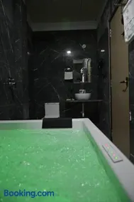 Hotel Cozzy Inn - Image 3