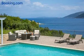 Martini Waterfront Suites - Image 3