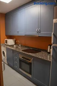 Apartamento con balcón y vistas a la montaña - Image 5