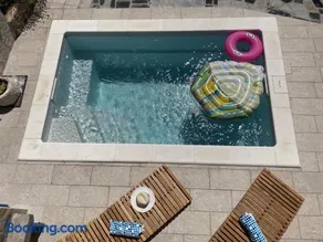 Holiday Home Cherry with pool - Image 1