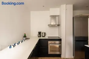 TEST ONLY Spacious and Comfortable First-Floor 3BR - Image 3