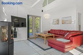 Lovely Holiday Home With Hot Tub, Located In Quiet Surroundings - Image 4
