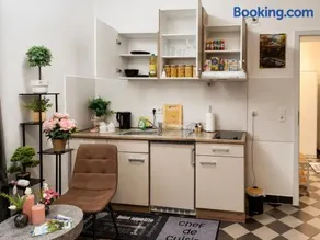 Peaceful & Cozy Apartment - Image 4