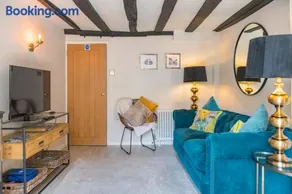 Abode in Sandwich - Image 4