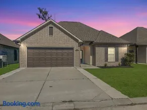Da Weezy-Ana House - Image 1