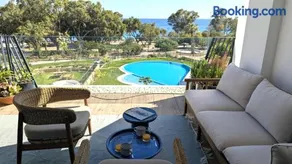 Espacioso apartamento ideal para familias con piscina, sauna y terraza | Vistas a la playa | En la playa - Image 1