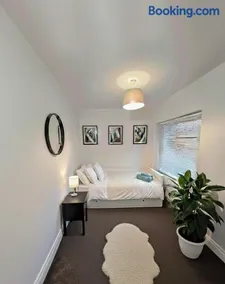 Stylish 2bdr Apartment East Croydon Gatwick Sleeps 6 - Image 5