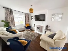 Bassetts -Modern 3 bed and 2 bath House - Contractor and Family ready - Image 3