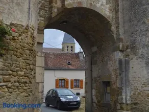 Maison de Bourg Rénovée avec Jardin et Salle de Jeux à Levroux - Image 3