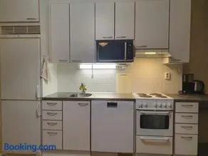 Air Conditioned 3 Room Apartment Central Location - Image 5