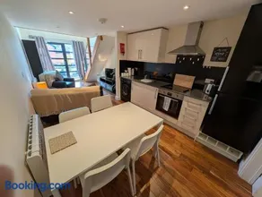 Fordingbridge New Forest Town Apartment - Image 3