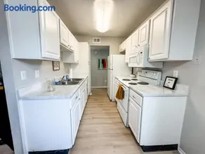 The Springs Modern and Stylish 2BR Near TX State - Image 2