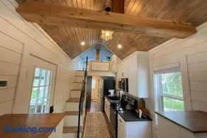 Stargazers' Retreat A Tiny Home on the Riverside - Image 3