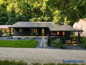 Secluded Family Cabin with Hot Tub - Image 1