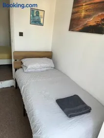 Pier Road Holiday Home - Image 3