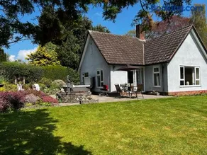 A spacious hidden gem with hot tub, lovely garden & views - Image 4