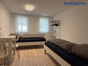 Gästehaus mit 5 separaten Schlafzimmern für 8 Personen , 24 h check in - Image 1