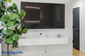 3BR Near O'Hare • Office • Coffee Bar • Sleeps 9 - Image 3