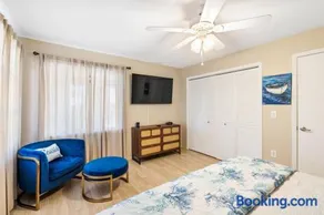 Summer Vacation 10 mins to Beaches Private heated Pool king beds - Image 4