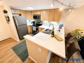 Vega Apartment Seattle - Image 4