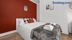 Lovely Flat by Emirates - 5 mins to Kings Cross St Pancras - Image 4