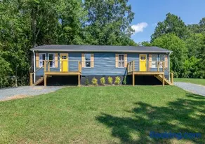 15% off! Front porch w/ Wi-Fi & Private Parking - Image 2