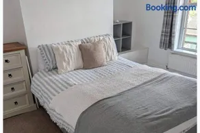 Georgian Apartment Sleeps 2 with Wifi - Image 1