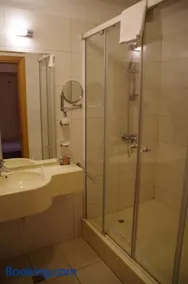 Mari Vila Hotel - Image 3