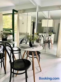 Mirror Apartment - Image 2