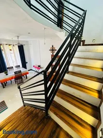 G Lake Guest House - Image 2