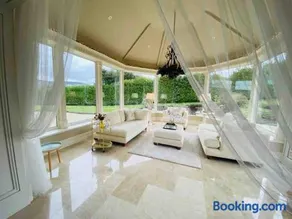 Lakeview Lodge Exclusive Home on the Blessington Lake - Image 1