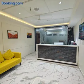 HOTEl MAPLE LEAF - Image 3