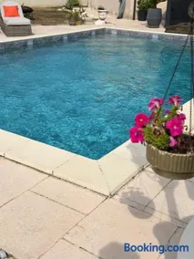 Entre Bordeaux et Saint-Émilion Élégant studio avec piscine privée - Image 2