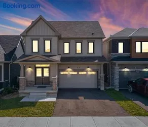 Classy Home Near Beach & Airport - Image 1