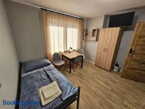 Pokoje do wynajęcia- tanie noclegi, blisko TARGI KIELCE, Jaworznia 160 - Image 1
