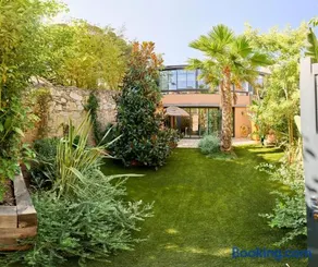 Villa d'Architecte, Jardin Secret & Plages à 5 Min - Image 1