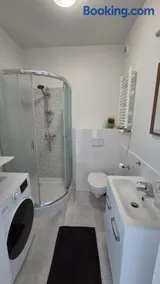 Cozy Vintage Apartment Free Parking - Image 3