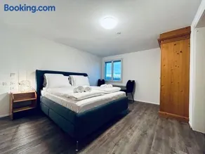 Private room with Bathroom and Lake View in Guest House - Image 5