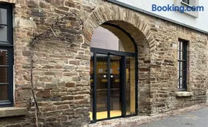 Boutiquehotel Burg Adenbach & Alter Weinbau - Image 3