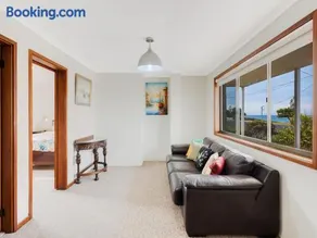 Allawah Beach House - 29 Dalmeny Drive, Kianga - Image 3