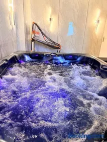 Maison privative SPA Jacuzzi Sauna Salle de jeux - Image 1