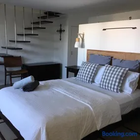 Shorebreak Studio Apartments - Image 2