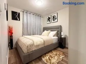 Stylish Luxury-Inspired Suite in Regina - Image 2