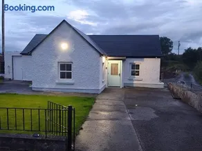 Kelly's Country Cottage - Image 2