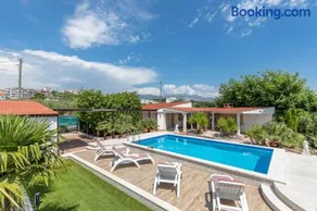 Holiday Home Split - Image 1